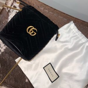 GUCCI Velvet Matelasse Mini GG Marmont 2.0 Bucket Bag Navy Blue